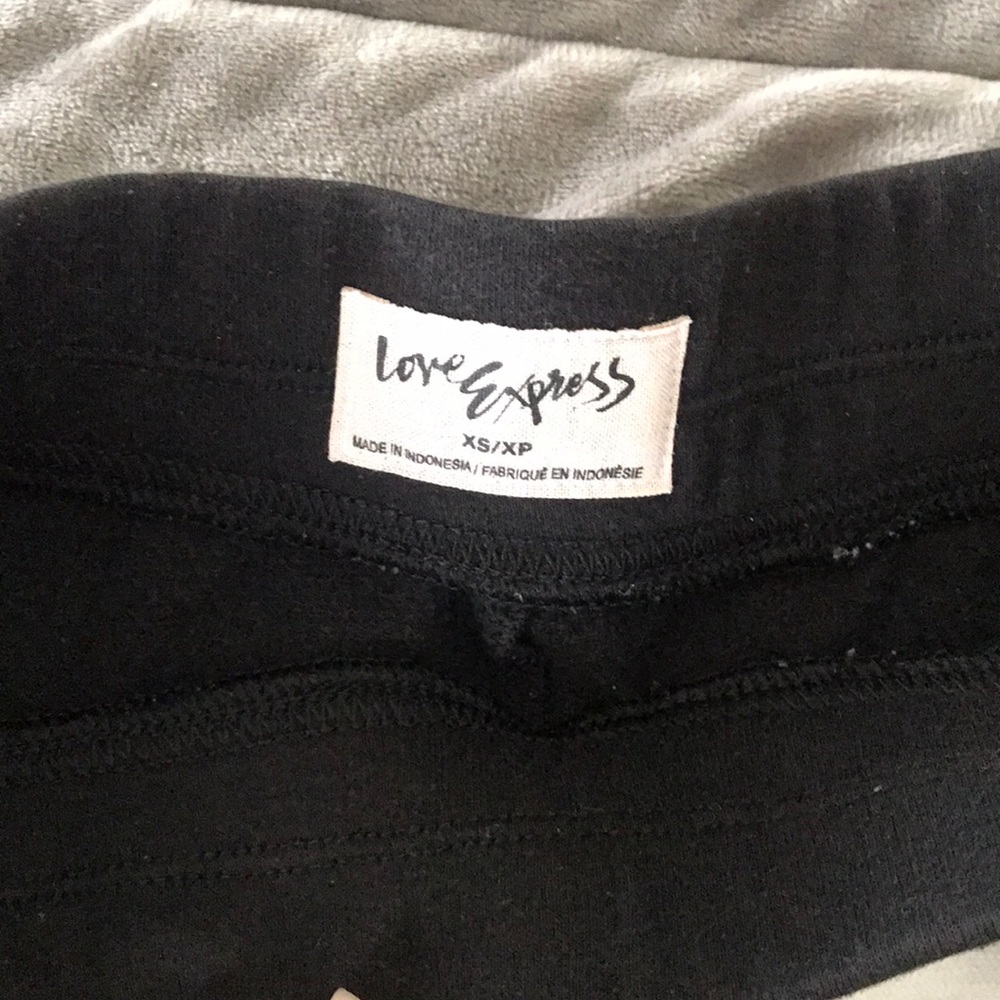 Express Soft Shorts - Picture 3 of 4